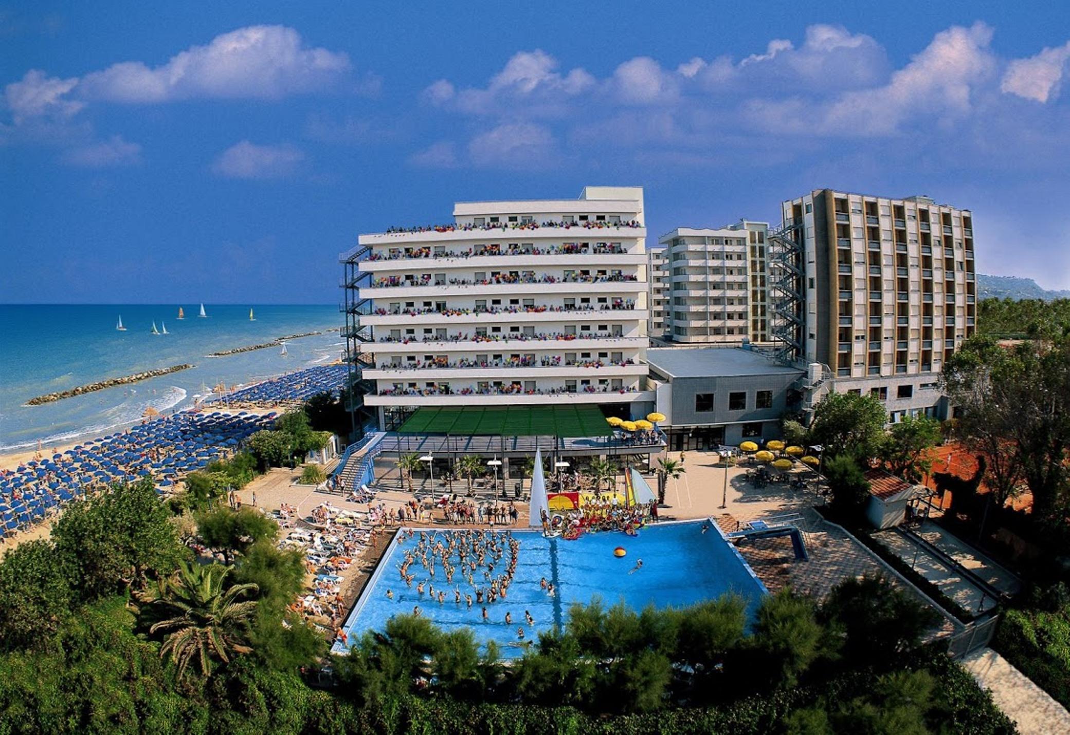 Serena Majestic Hotel Монтесильвано Экстерьер фото
